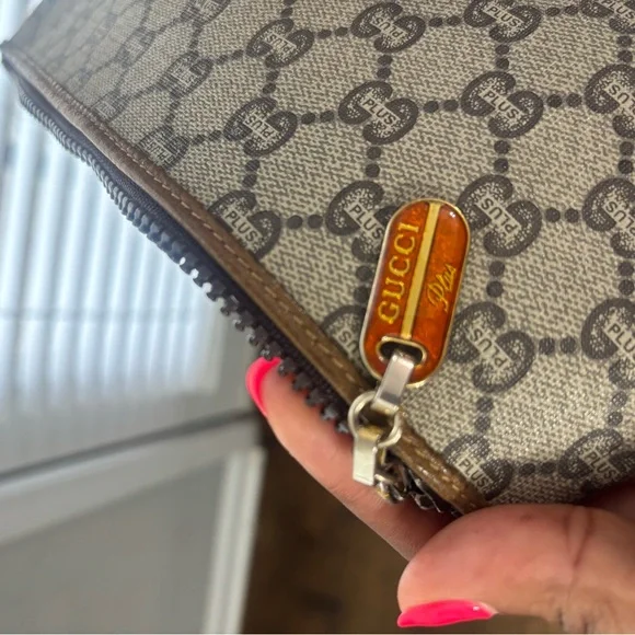 Gucci Beige and Brown Monogram Clutch - Picture 5 of 5